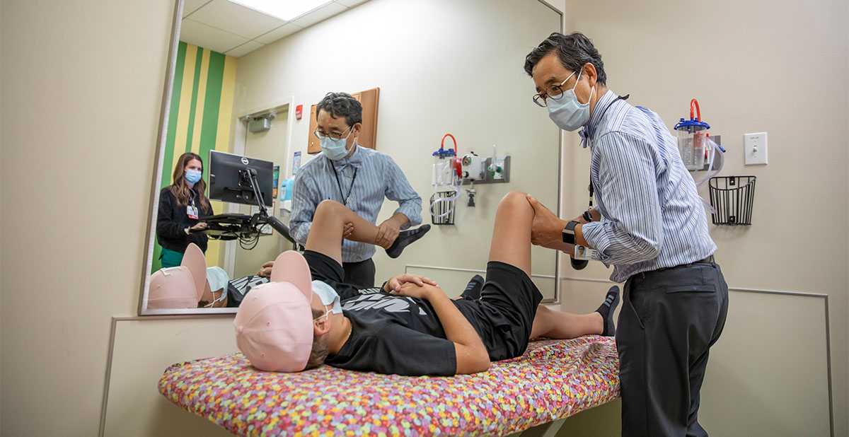 Brody-age-12-of-Hawkins_Hip_Dr-Kim_09-22-2021_004-copy Doctor diagnoses patient