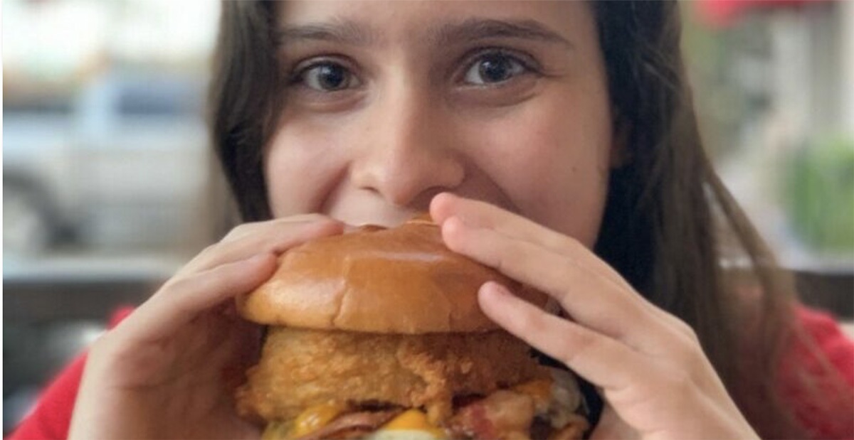 newsroom-header taylor eating burger