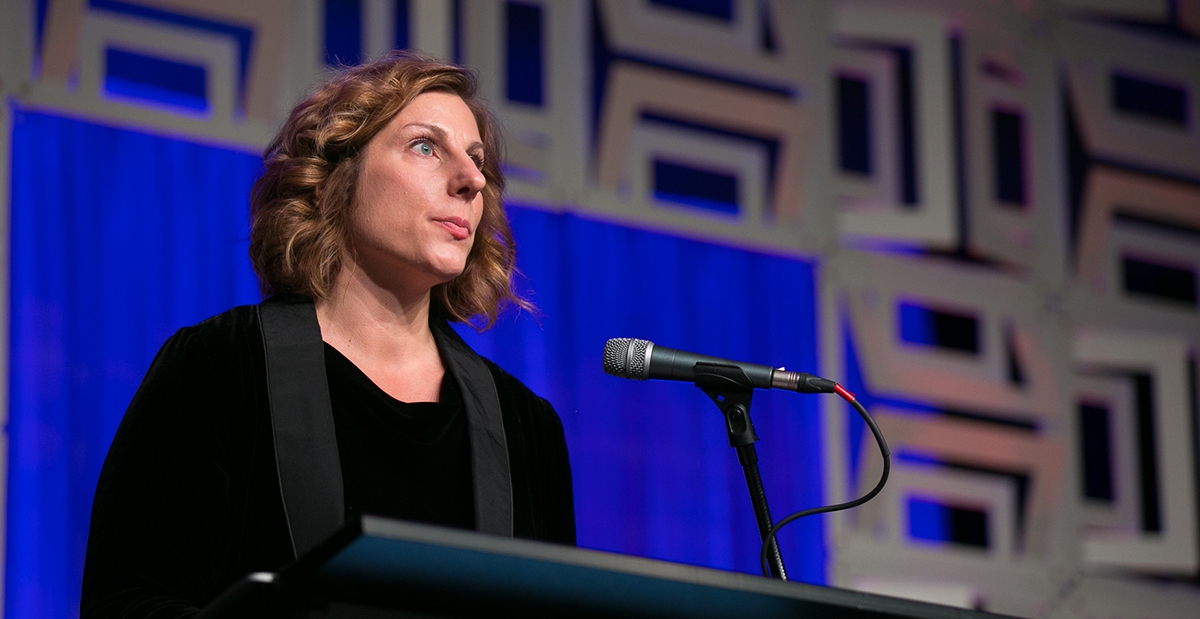 amy-mcintosh-presenting scottish rite hospital staff accepts award in houston