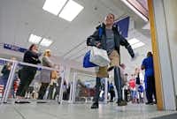 Cody McCasland, of Keller, Texas, 16, walks into the gate to board an American Airlines jet at DFW Airport, Monday, Feb. 12, 2018. (Jae S. Lee/Staff Photographer) Cody McCasland, of Keller, Texas, 16, walks into the gate to board an American Airlines jet at DFW Airport, Monday, Feb. 12, 2018. (Jae S. Lee/Staff Photographer)