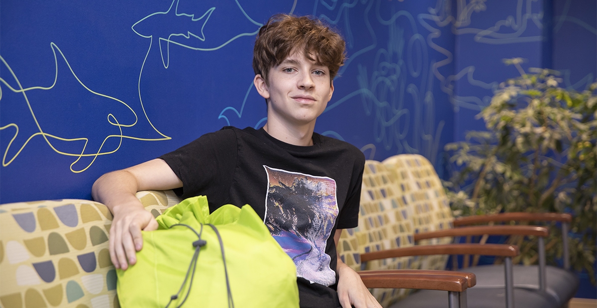 Andre–de-Silva-age-17-of-Carrollton_aka-Andy-Pruitt_scoliosis-backpack_08-13-2021_016-copy wrong sitting position and scoliosis